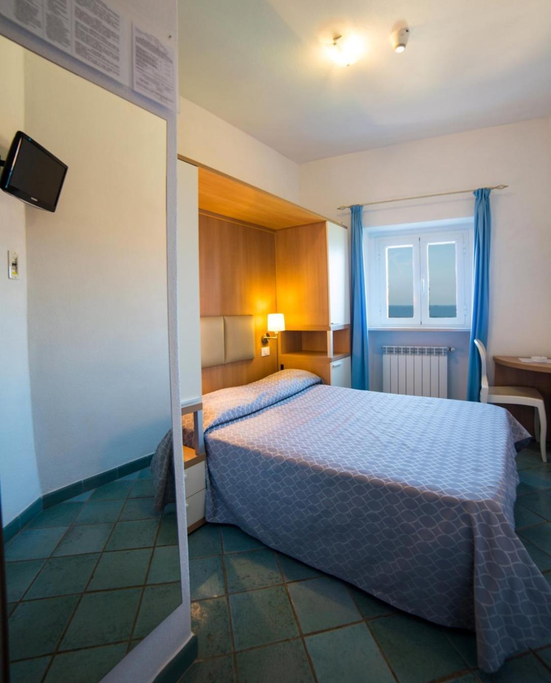 Hotel Saraceno Giglio Porto Quarto foto